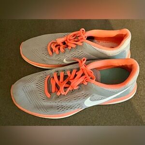 Gray mesh women’s Nikes size 9